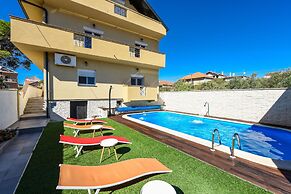 Holiday Apartments Yes Peace