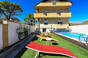 Holiday Apartments Yes Peace