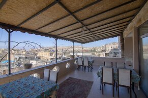 Kamelya Cave Hostel - Adults Only