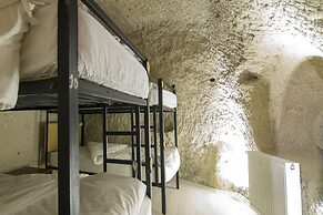 Kamelya Cave Hostel - Adults Only