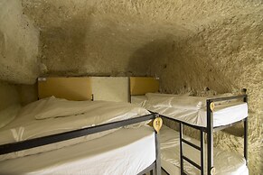 Kamelya Cave Hostel - Adults Only