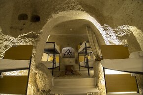 Kamelya Cave Hostel - Adults Only