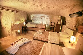 Kamelya Cave Hostel - Adults Only
