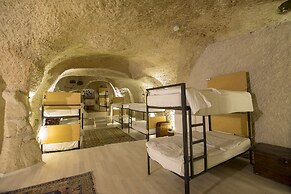 Kamelya Cave Hostel - Adults Only