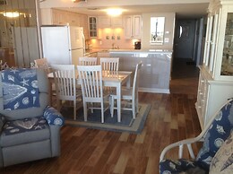 0104 Waters Edge Resort 1 Bedroom Condo by RedAwning