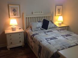 0104 Waters Edge Resort 1 Bedroom Condo by RedAwning