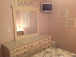 0104 Waters Edge Resort 1 Bedroom Condo by RedAwning