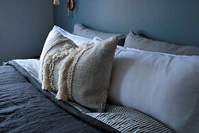 Spacious Townhouse - Netflix & Parking