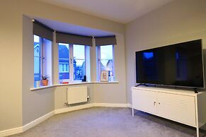 Spacious Townhouse - Netflix & Parking