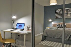 Spacious Townhouse - Netflix & Parking