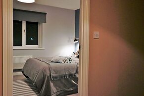 Spacious Townhouse - Netflix & Parking