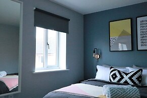 Spacious Townhouse - Netflix & Parking