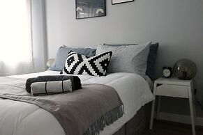 Spacious Townhouse - Netflix & Parking