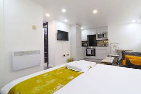 Queen Stay Apartments