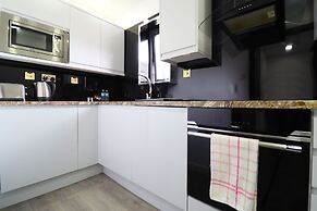 Queen Stay Apartments