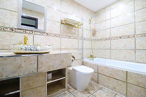 Queen Stay Apartments