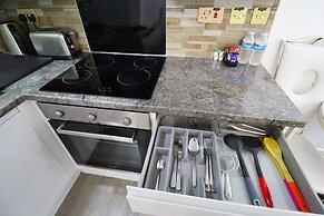 Queen Stay Apartments