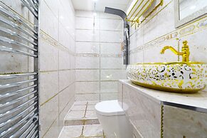 Queen Stay Apartments