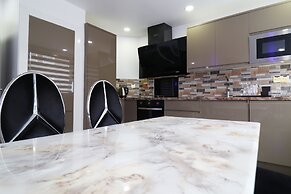 Queen Stay Apartments