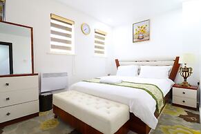 Queen Stay Apartments