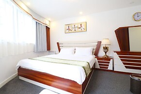 Queen Stay Apartments