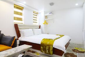 Queen Stay Apartments