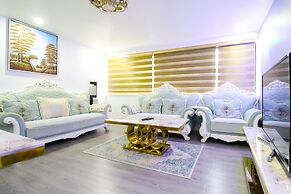 Queen Stay Apartments