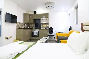 Queen Stay Apartments