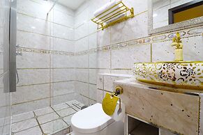 Queen Stay Apartments