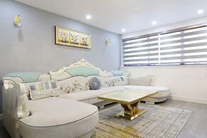 Queen Stay Apartments