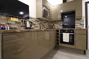 Queen Stay Apartments