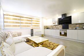 Queen Stay Apartments