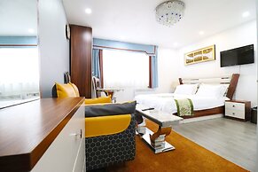 Queen Stay Apartments