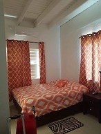 Over The Hill - Guesthouse & Residence