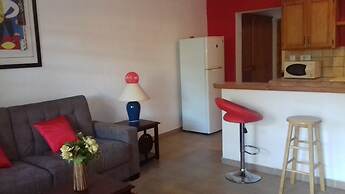 Over The Hill - Guesthouse & Residence