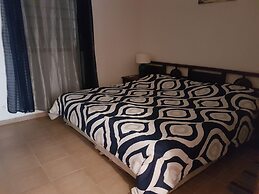 Over The Hill - Guesthouse & Residence
