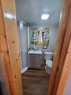 Swiftcurrent Lodge and Cottages by the River