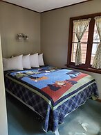 Swiftcurrent Lodge and Cottages by the River