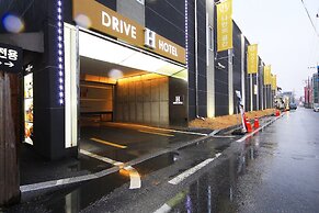 H Drive Hotel