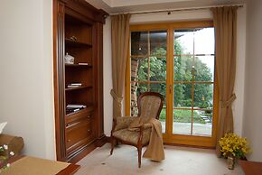 KRUPÓWKA MOUNTAIN RESORT - Widokowy hotel z basenami i wellness