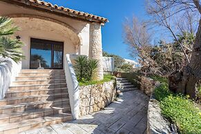Emma's Villa facing the sea with swimming pool