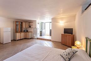 Emma's Villa facing the sea with swimming pool