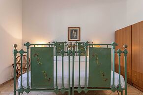 Emma's Villa facing the sea with swimming pool