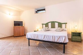 Emma's Villa facing the sea with swimming pool