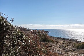 Emma's Villa facing the sea with swimming pool
