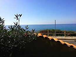 Emma's Villa facing the sea with swimming pool