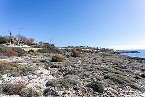 Emma's Villa facing the sea with swimming pool