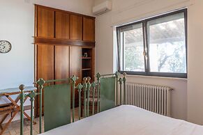 Emma's Villa facing the sea with swimming pool