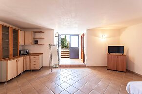 Emma's Villa facing the sea with swimming pool