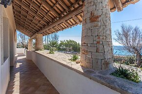 Emma's Villa facing the sea with swimming pool